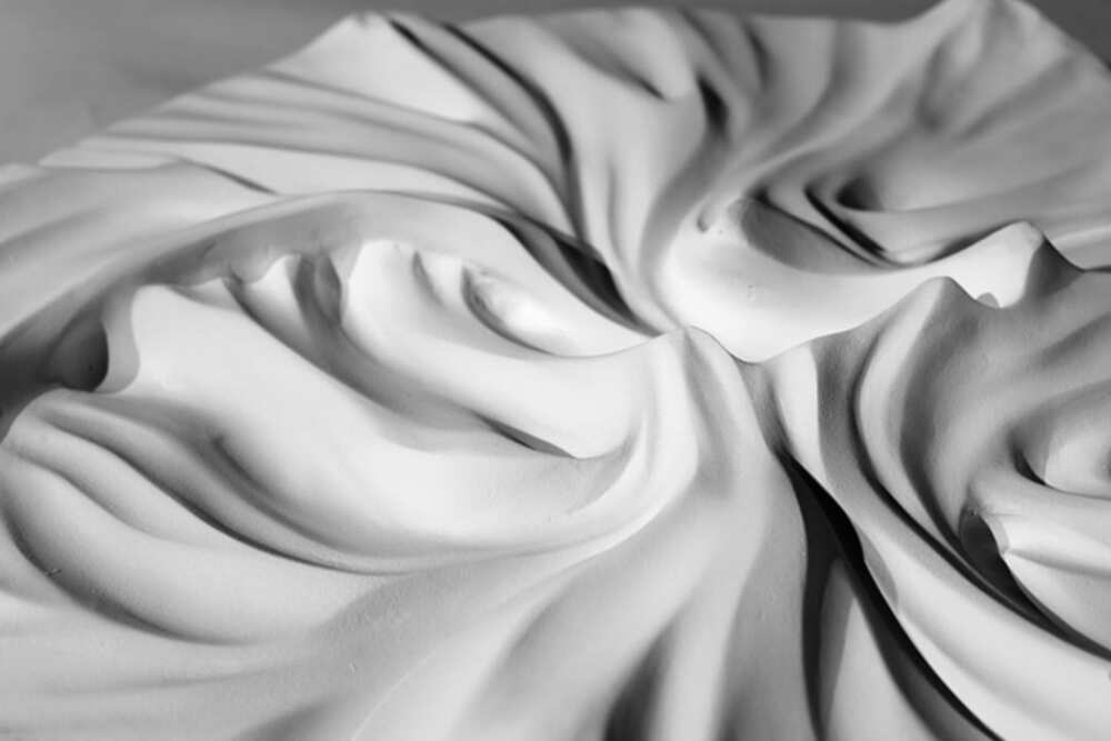 Арт-объект, современный барельеф