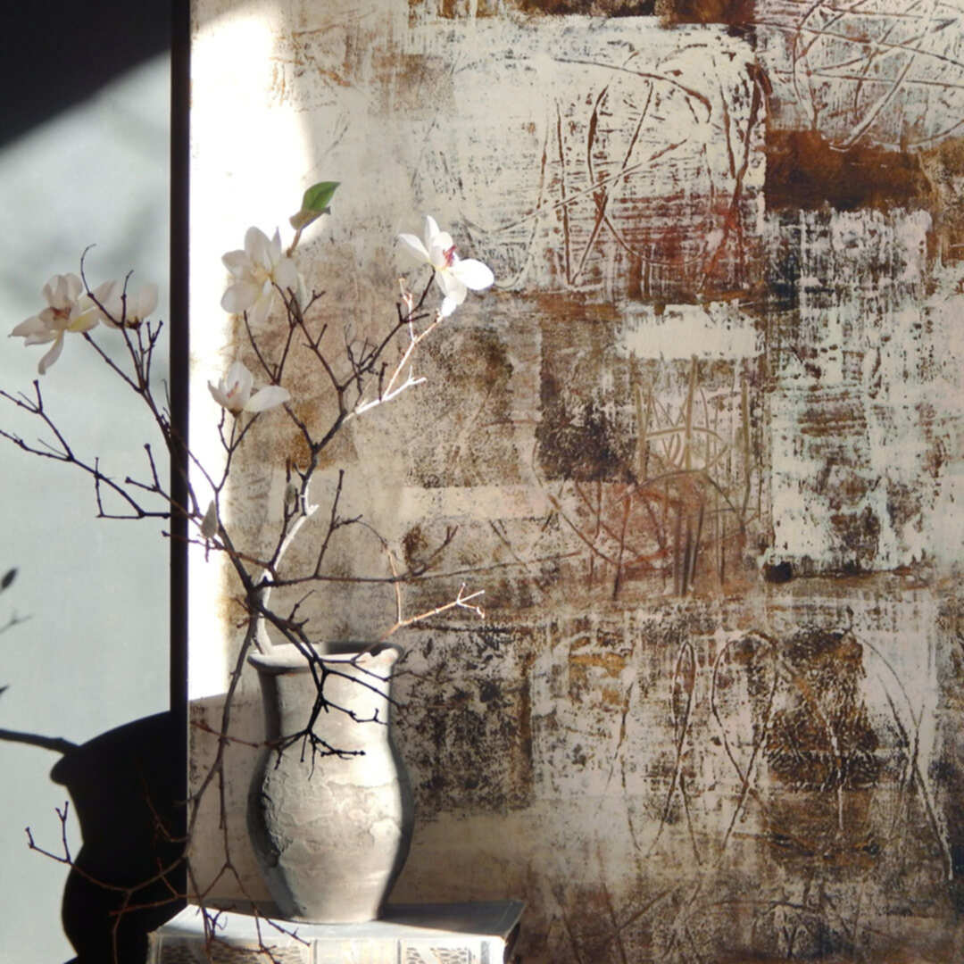 Бежевая абстракция в интерьере