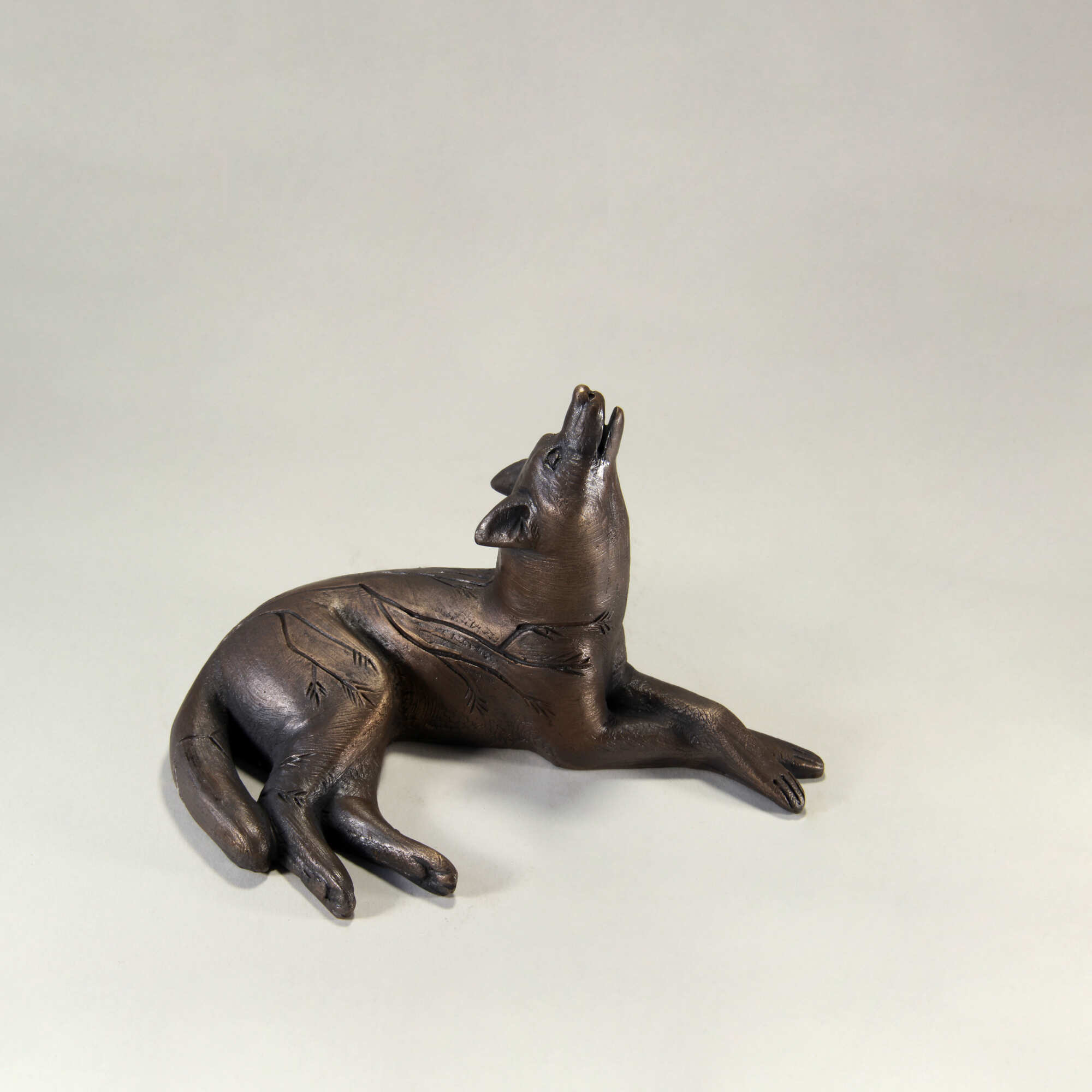 скульптура в виде волка