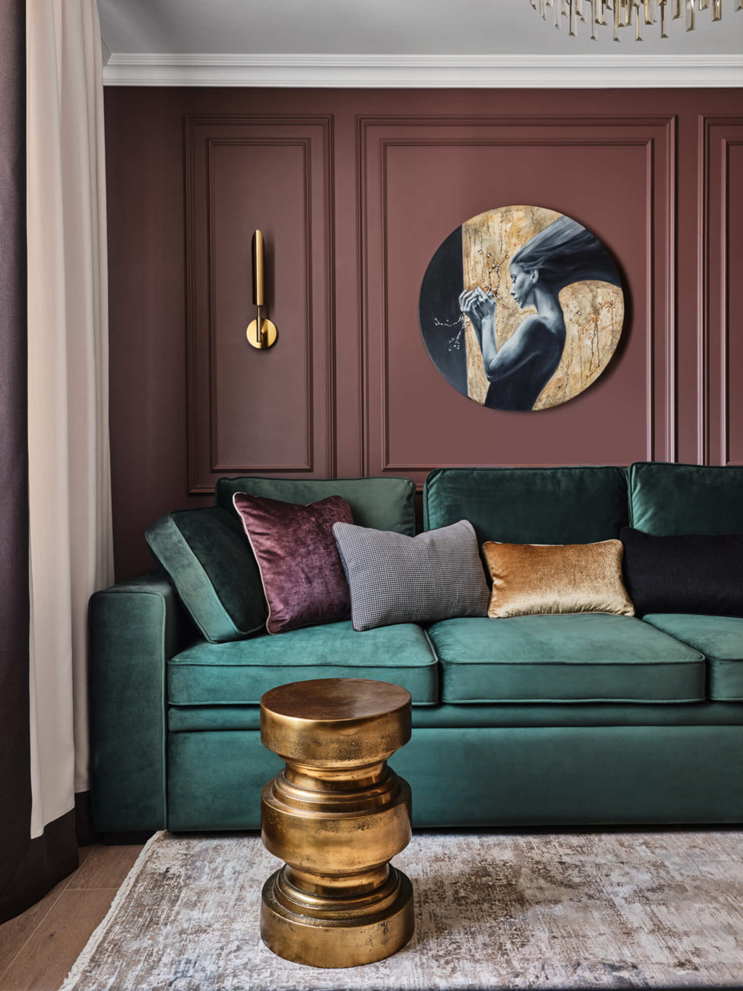 Круглая картина в интерьере