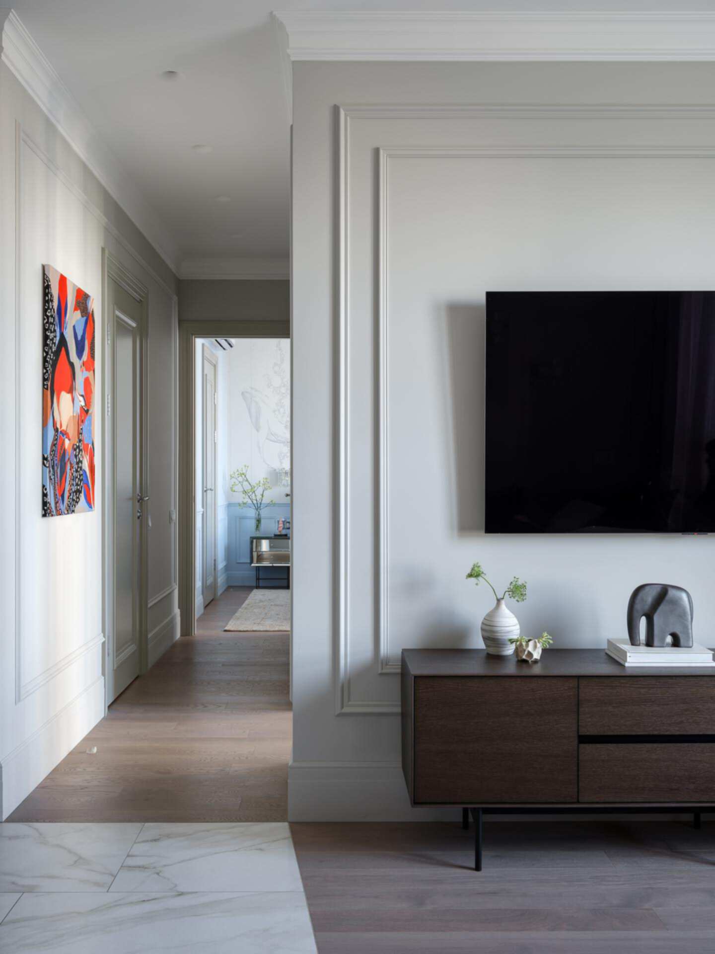 яркая картина в коридор