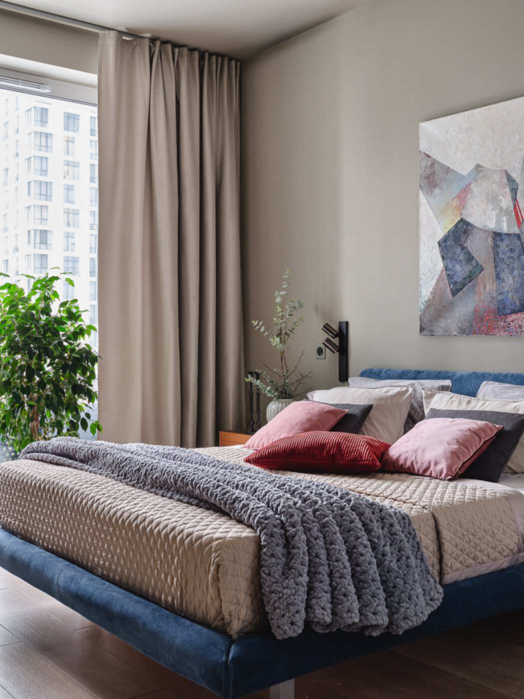 картина в спальню