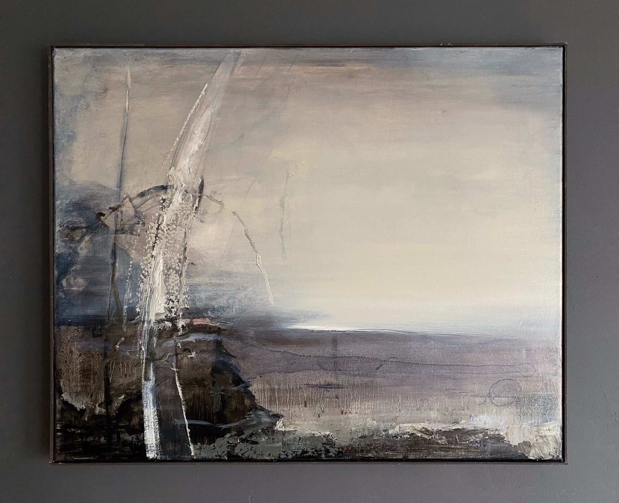 бежевая абстрактная картина